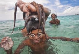 "Walking under water", dir. Eliza Kubarska<br />